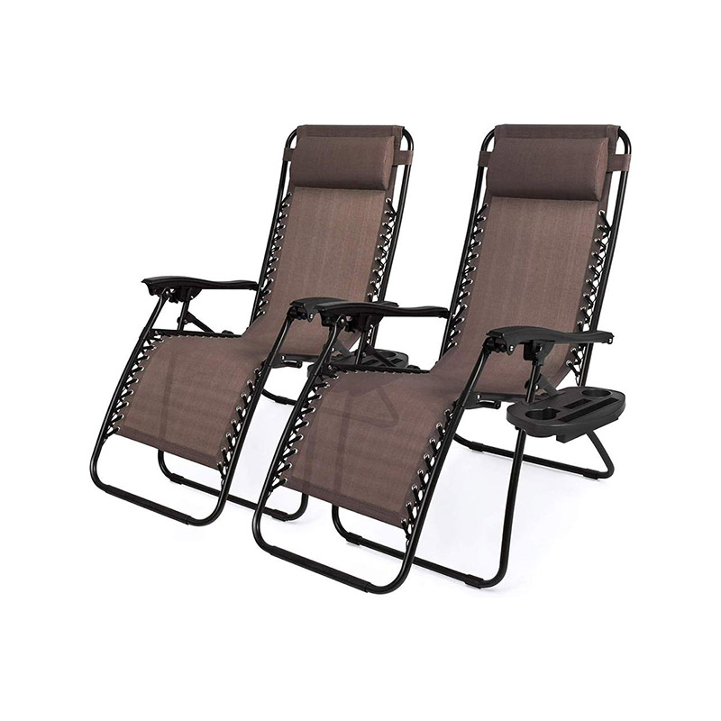 Silla reclinable plegable con respaldo de malla marrón con almohadas ajustables y bandejas para portavasos